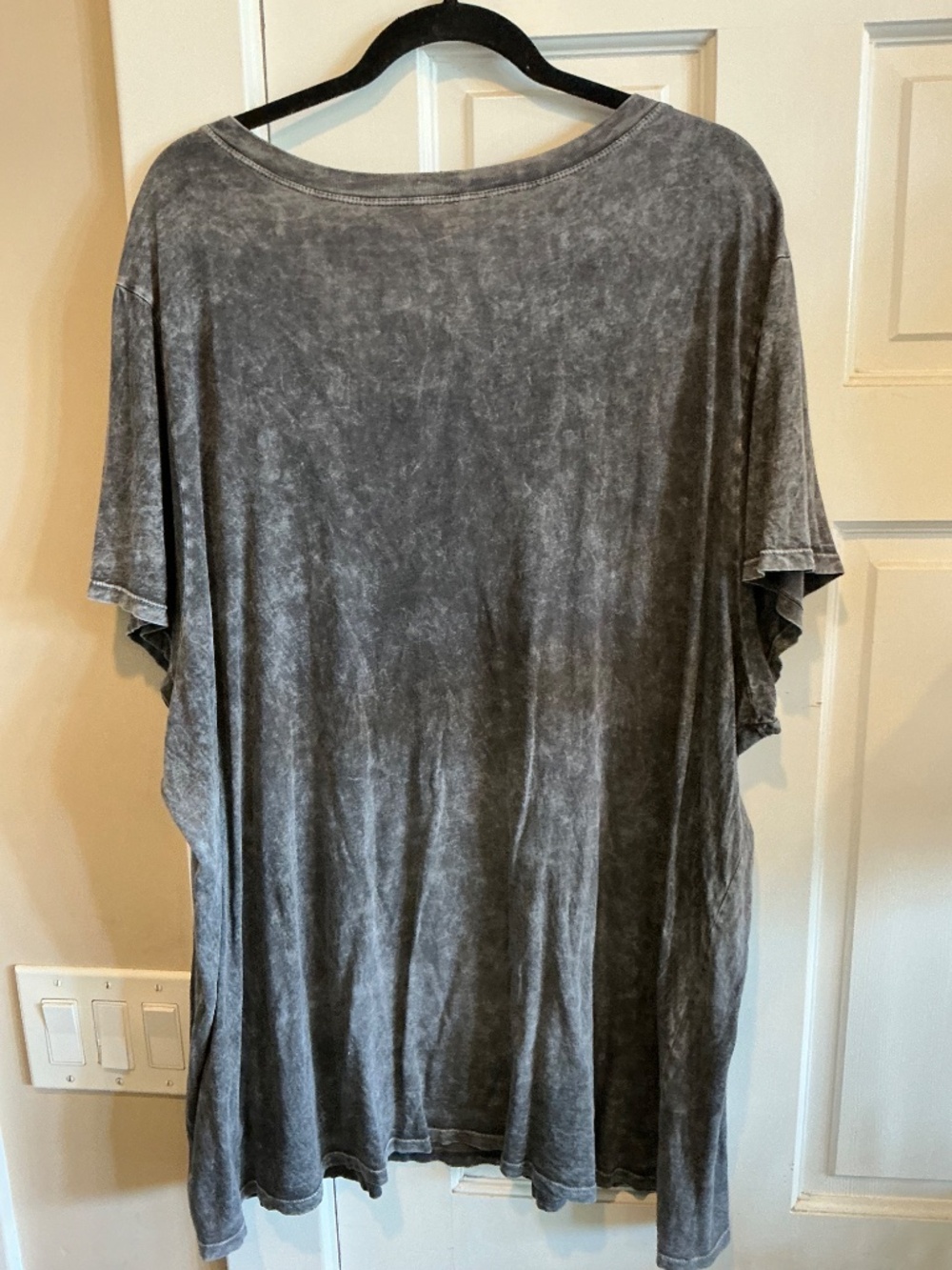 Torrid t shirt in plus size 4 - Picture 2 of 3